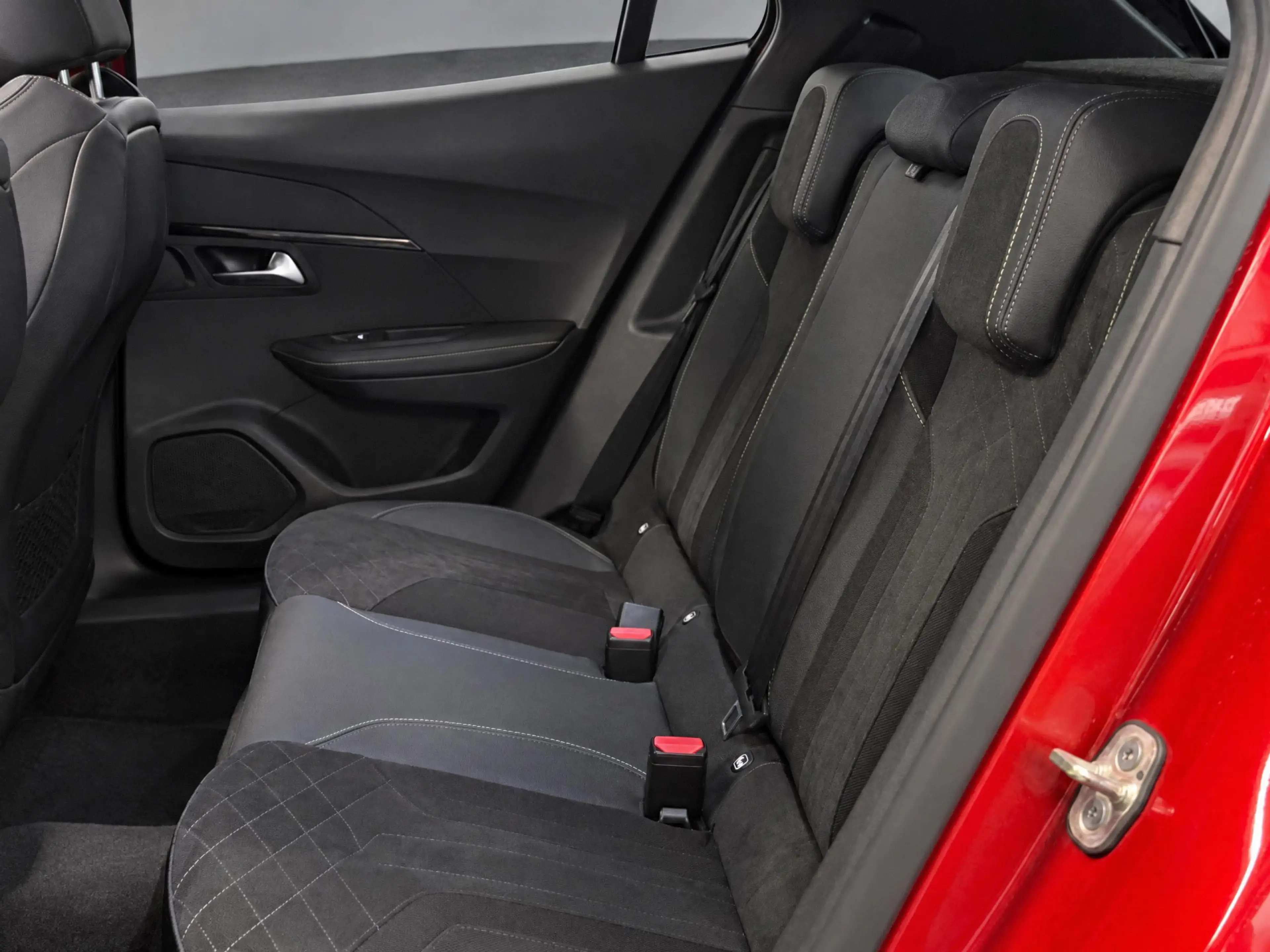 Peugeot e-2008 EV GT Pack 50 kWh | Alcantara | Schuifdak | Stoelv — photo 11