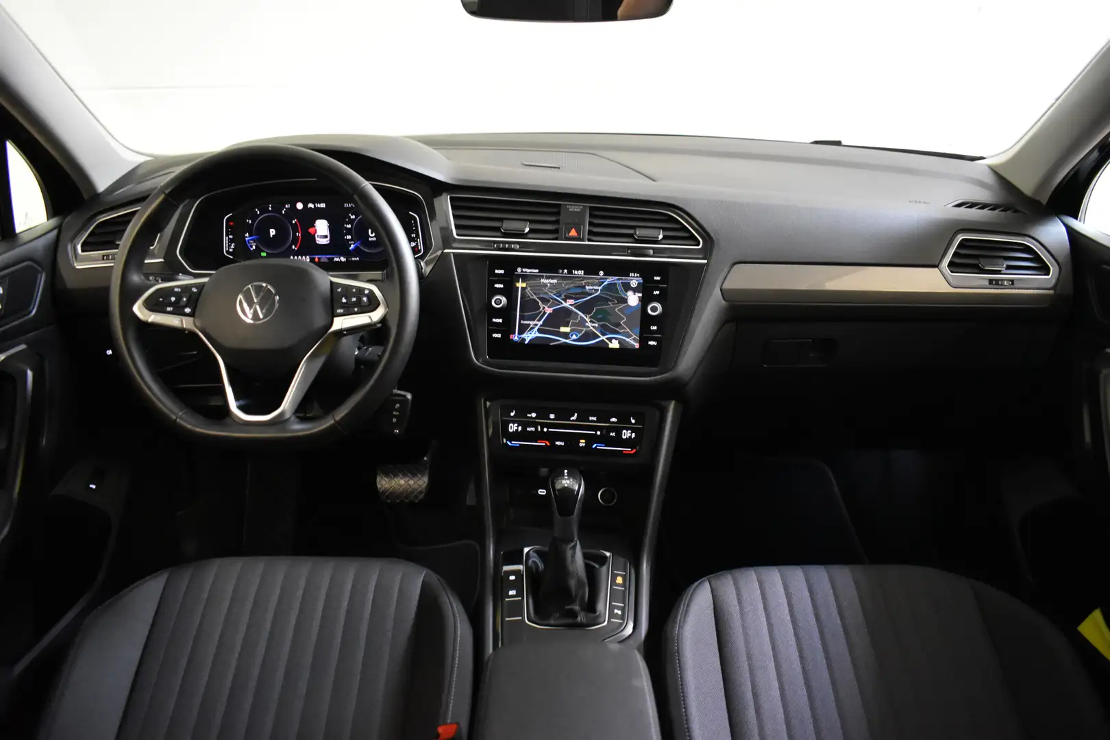 Volkswagen Tiguan Allspace 1.5 TSI 150PK DSG LIFE 7-PERSOONS VIRTUAL/NAVI/TRE Zwart - 2