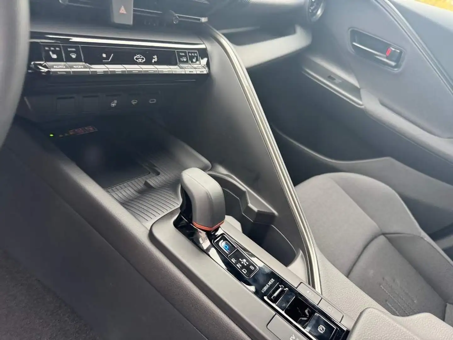 Toyota C-HR C-HR 2.0 Hybrid Dynamic Blanc - 2