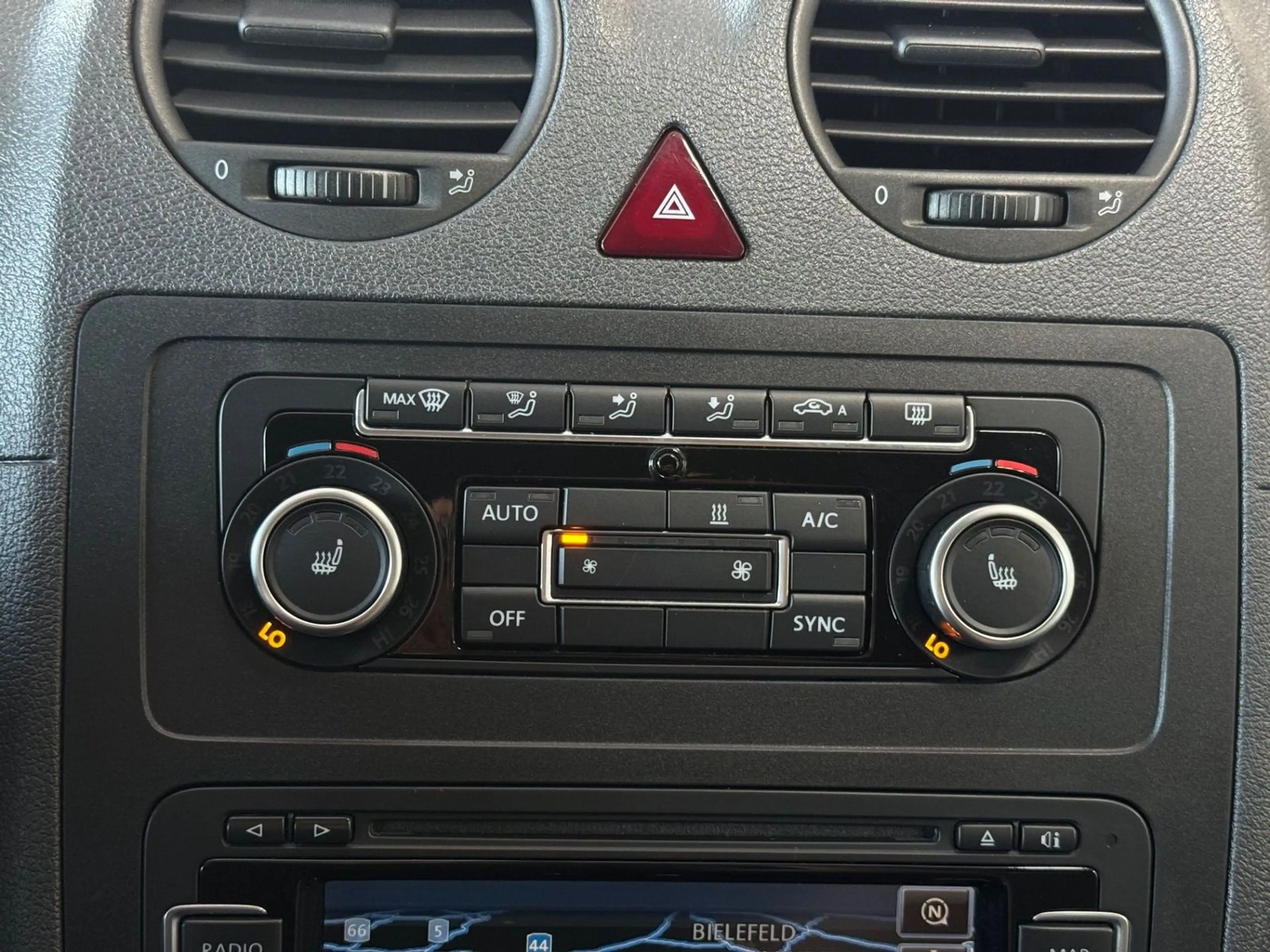 Volkswagen Caddy Maxi DSG Highline Rollstuhlgerecht-Rampe — photo 12