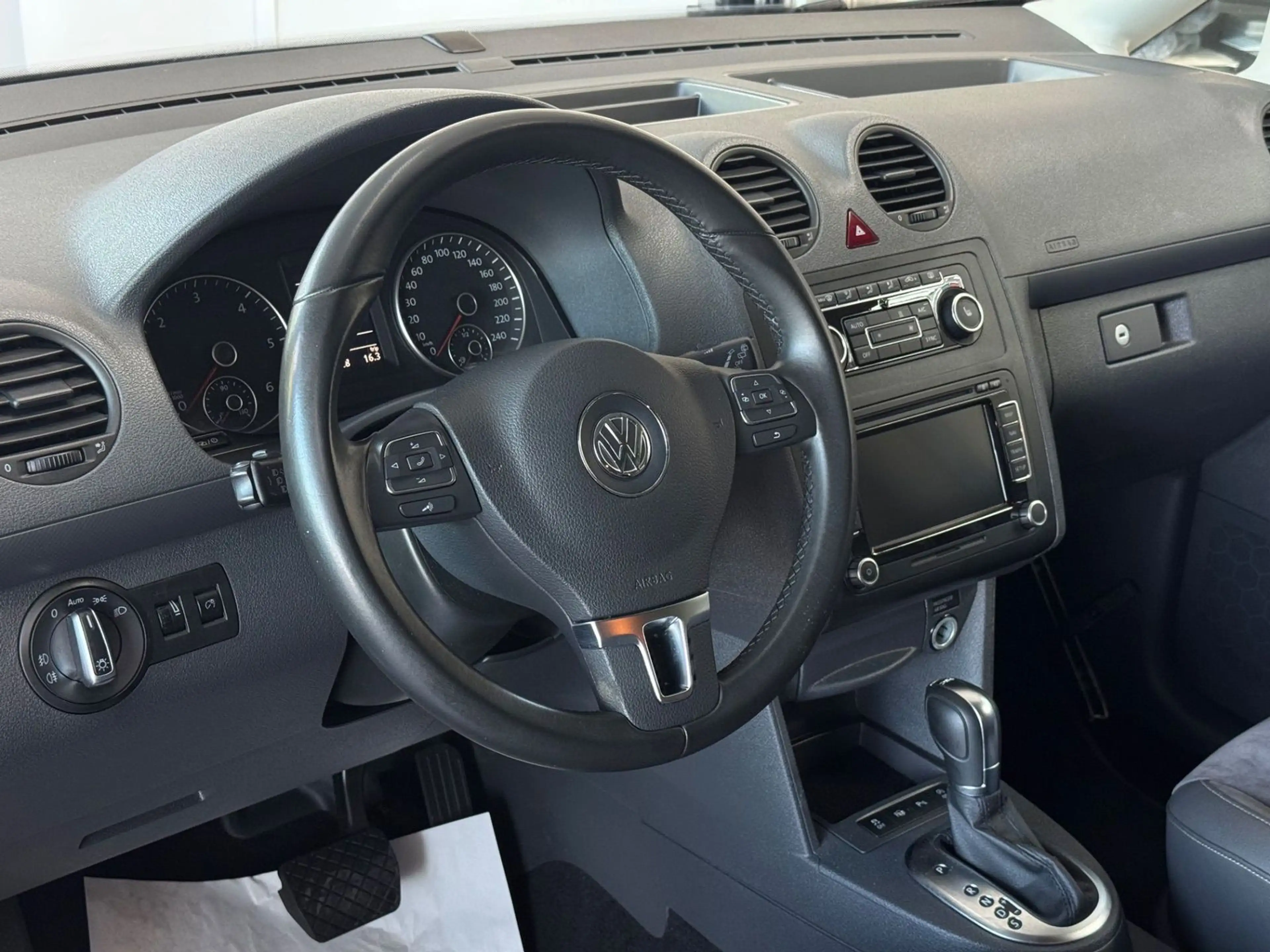Volkswagen Caddy Maxi DSG Highline Rollstuhlgerecht-Rampe — photo 7
