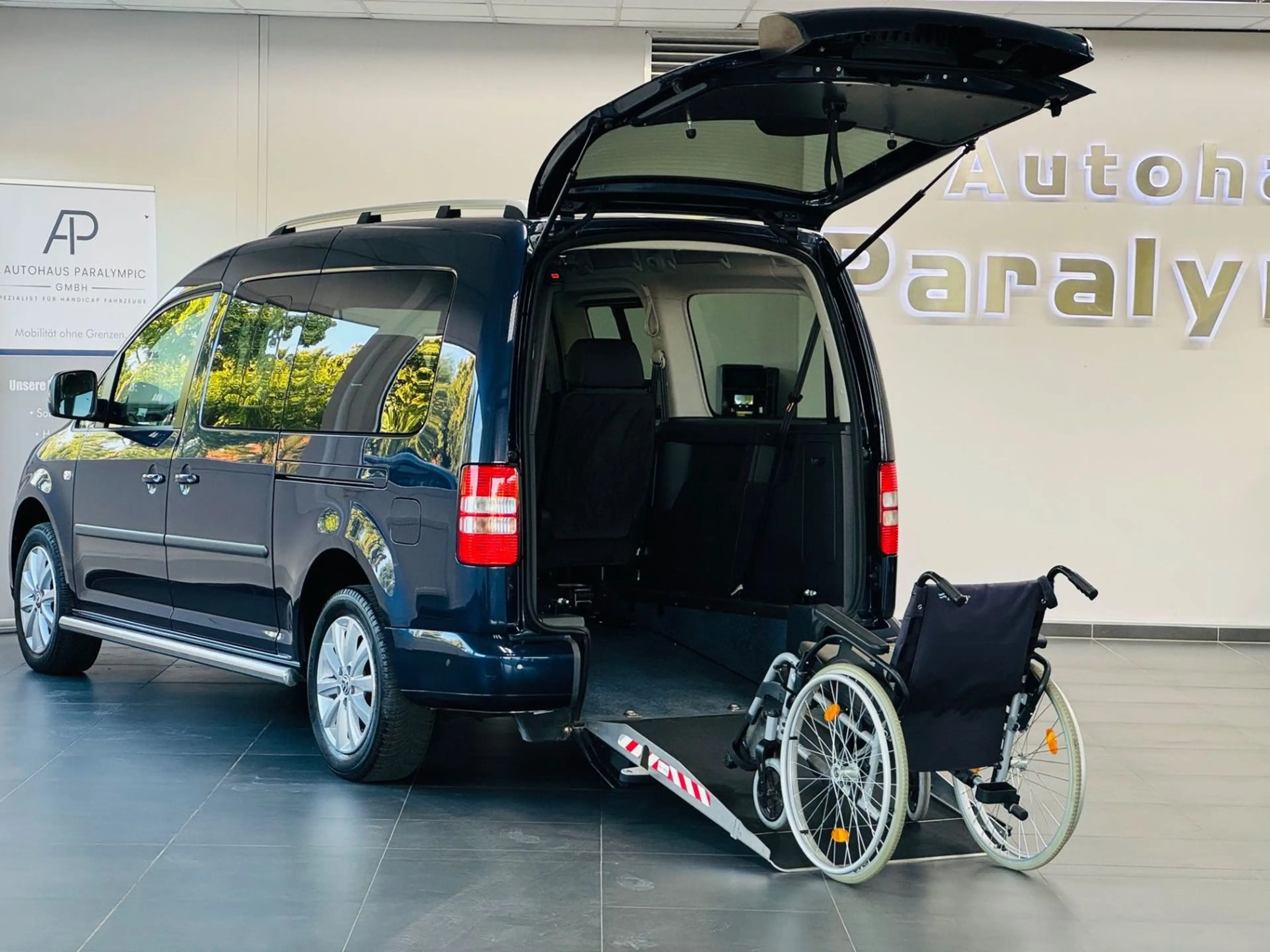 Volkswagen Caddy Maxi DSG Highline Rollstuhlgerecht-Rampe
