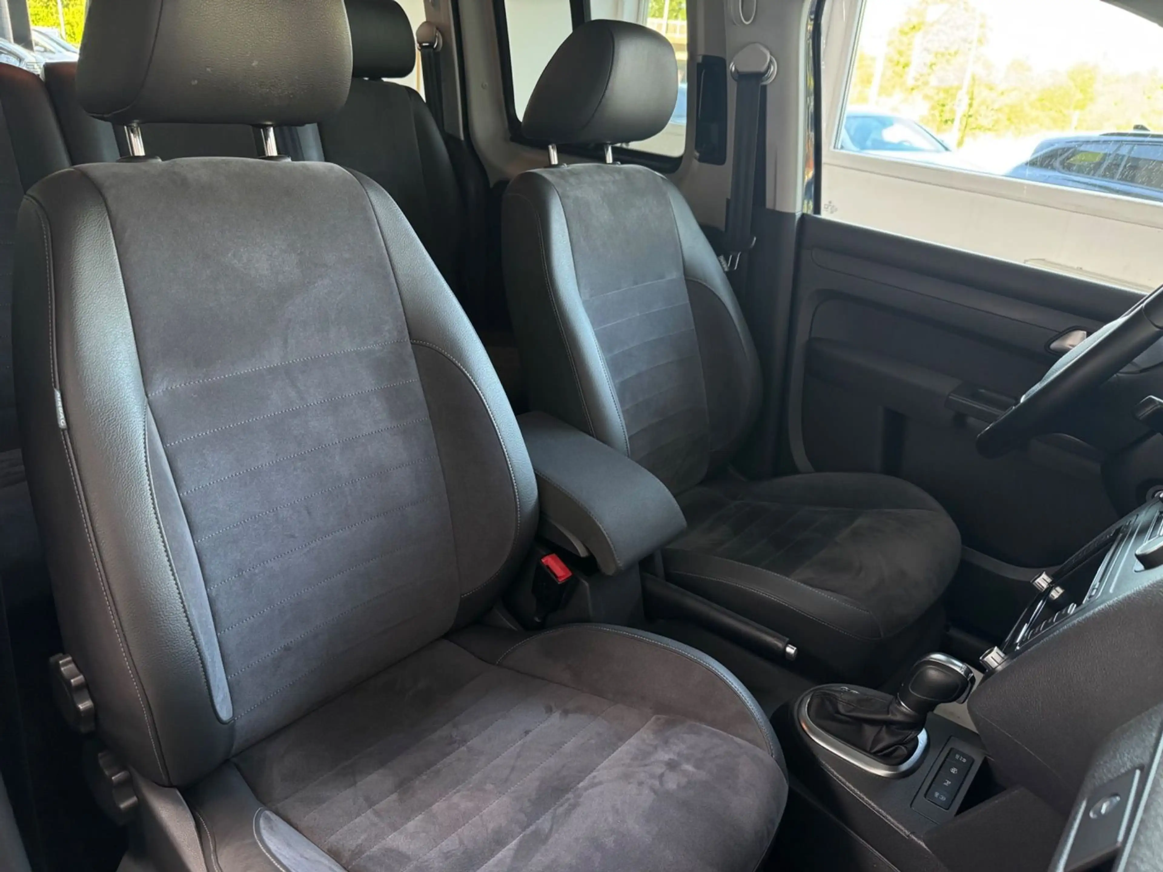 Volkswagen Caddy Maxi DSG Highline Rollstuhlgerecht-Rampe — photo 13