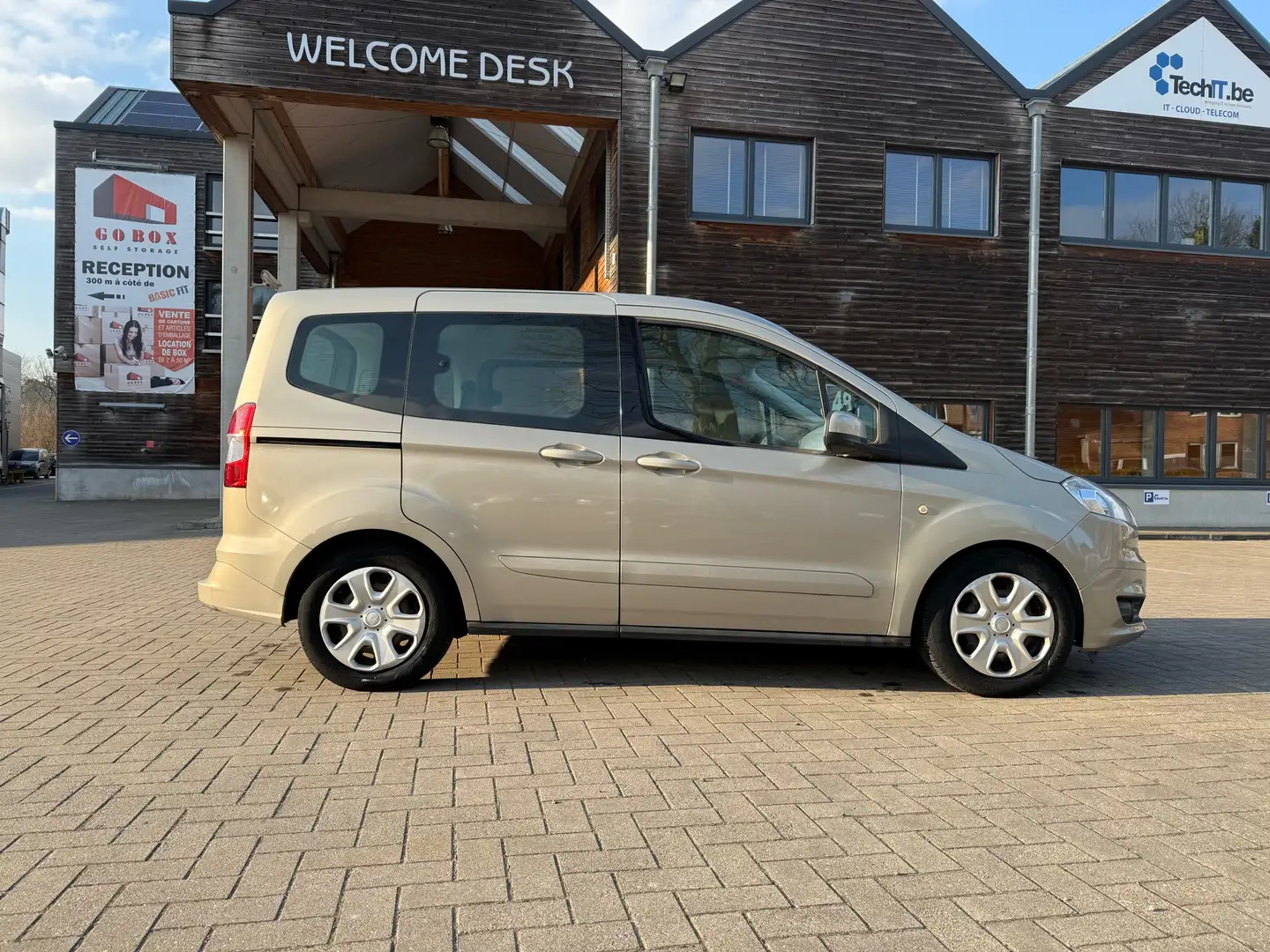 Ford Tourneo Courier - 2