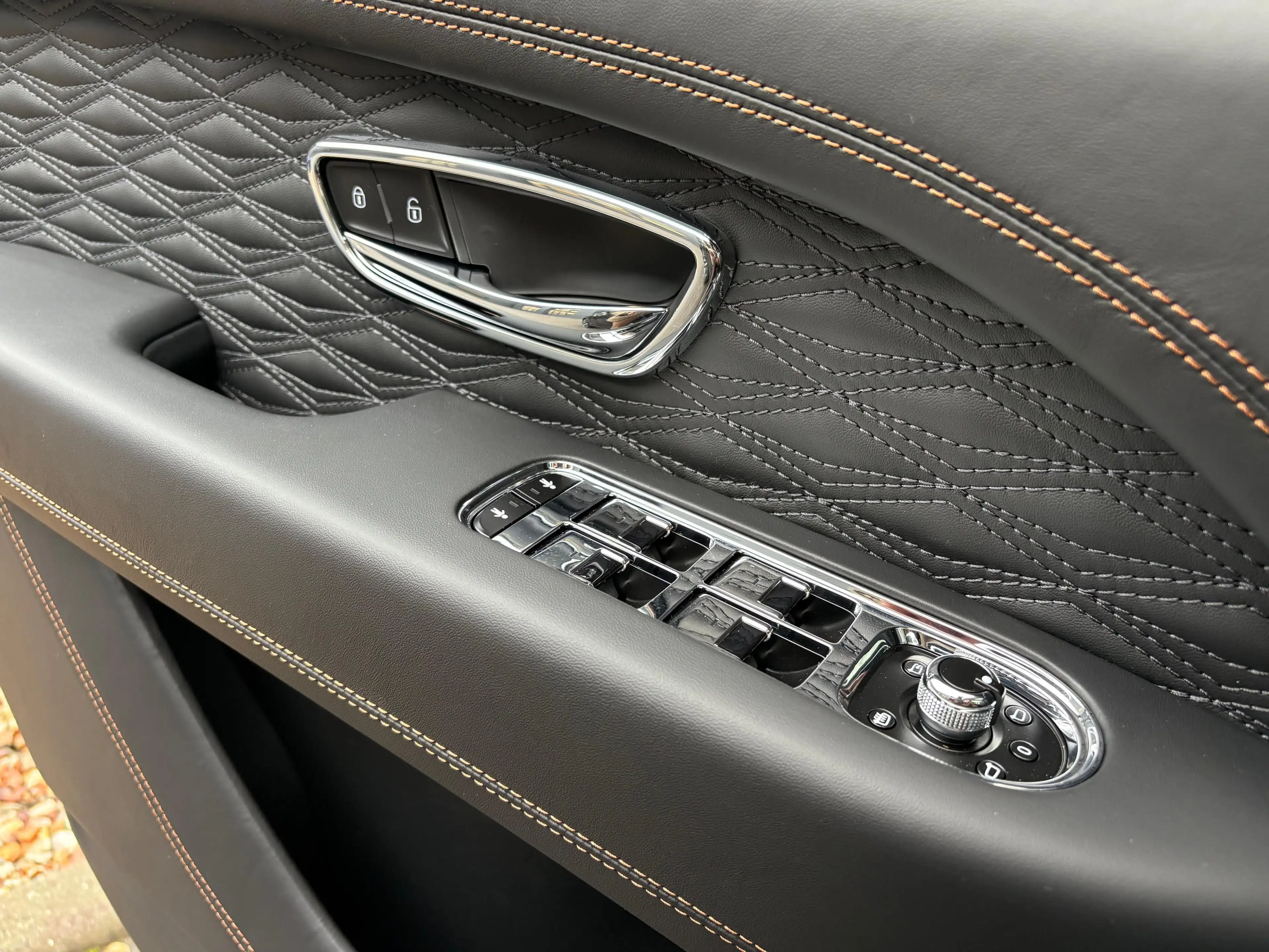 Bentley Bentayga Speed V8 *MidnightEmerald*MY2026* — photo 15