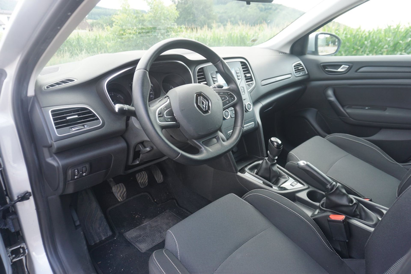 Renault Megane 1.2 TCe 100 Energy Life — photo 14