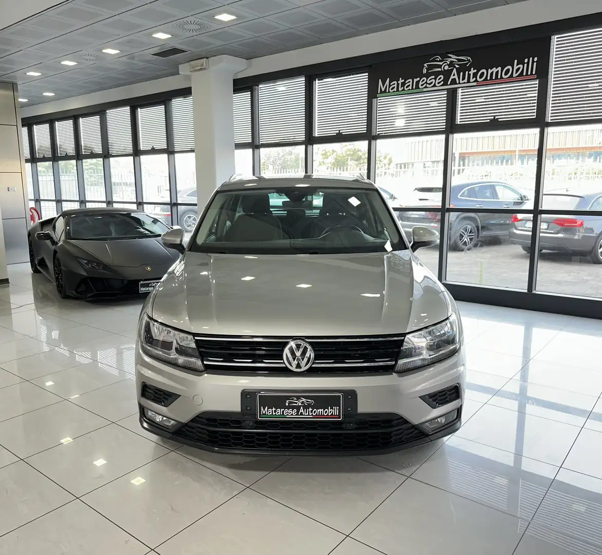 Volkswagen Tiguan 2.0 150cv 4Motion DSG CarPlay RADAR Finanziabile Grijs - 2