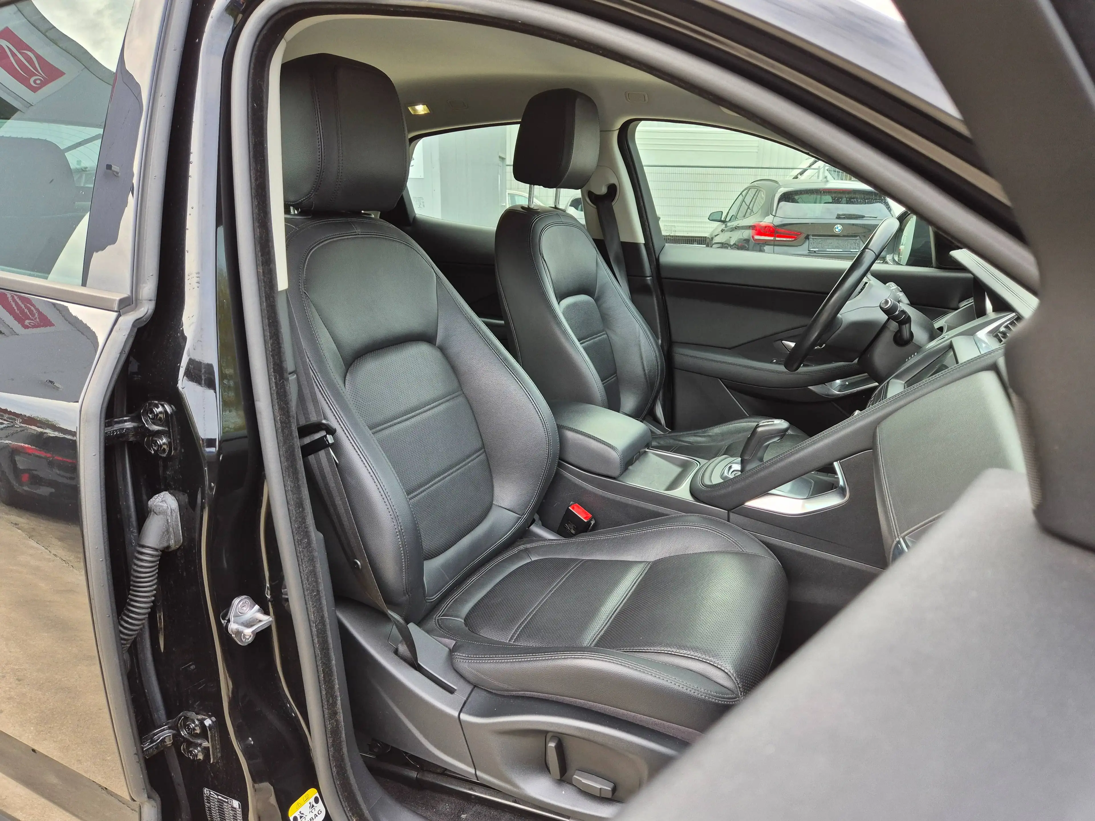 Jaguar E-Pace 2.0 D 150cv SPORT // AUTO. // AWD — photo 14