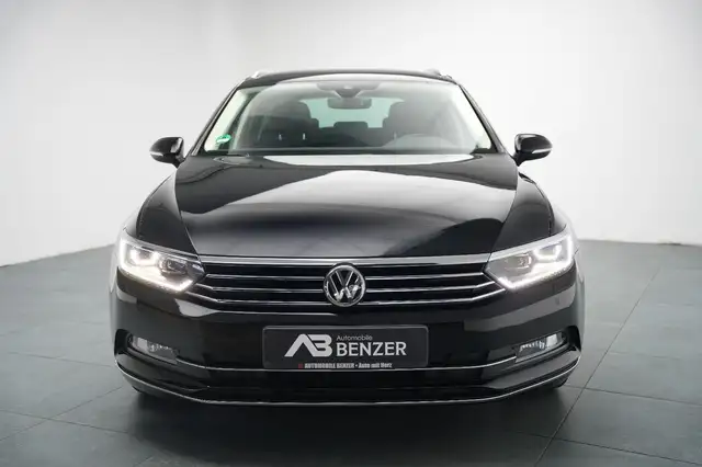 Volkswagen Passat view 4