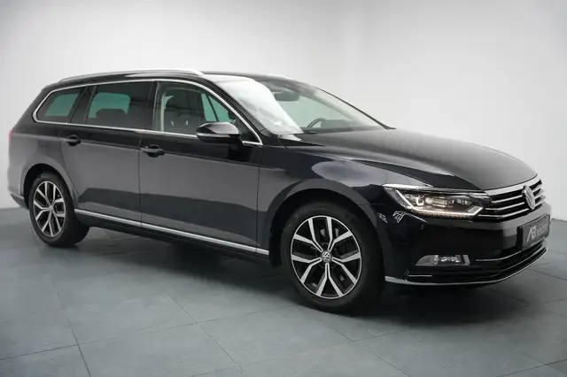 Volkswagen Passat view 2