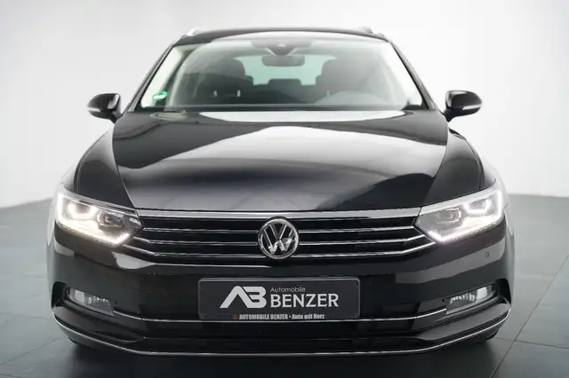 Volkswagen Passat view 3