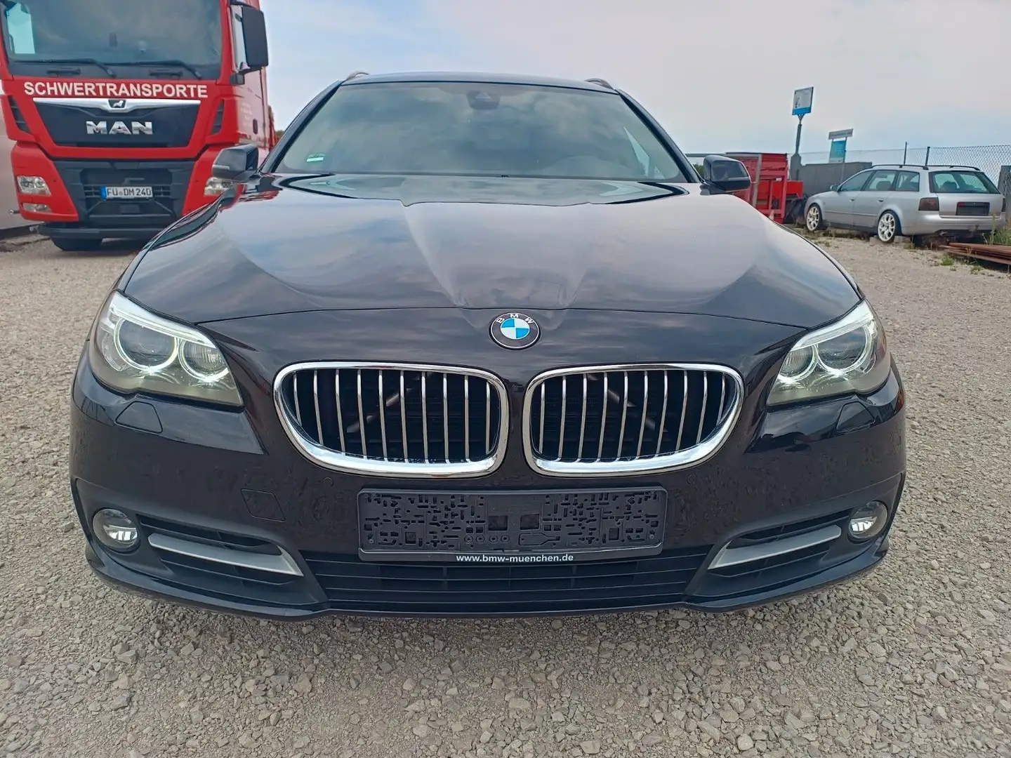 BMW 520 Touring 520 d xDrive, Navi, Autom, RFK, SHZ Чёрный - 2