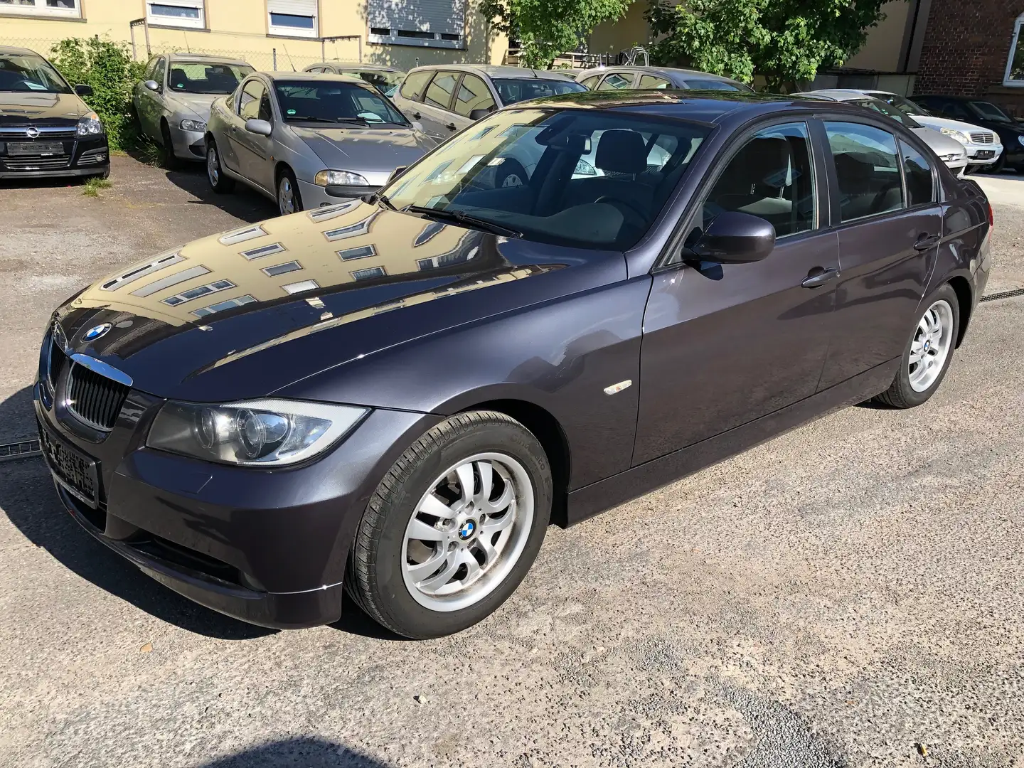 BMW 320 E90-Klassischer Fahrspaß mit Stil Gris - 1