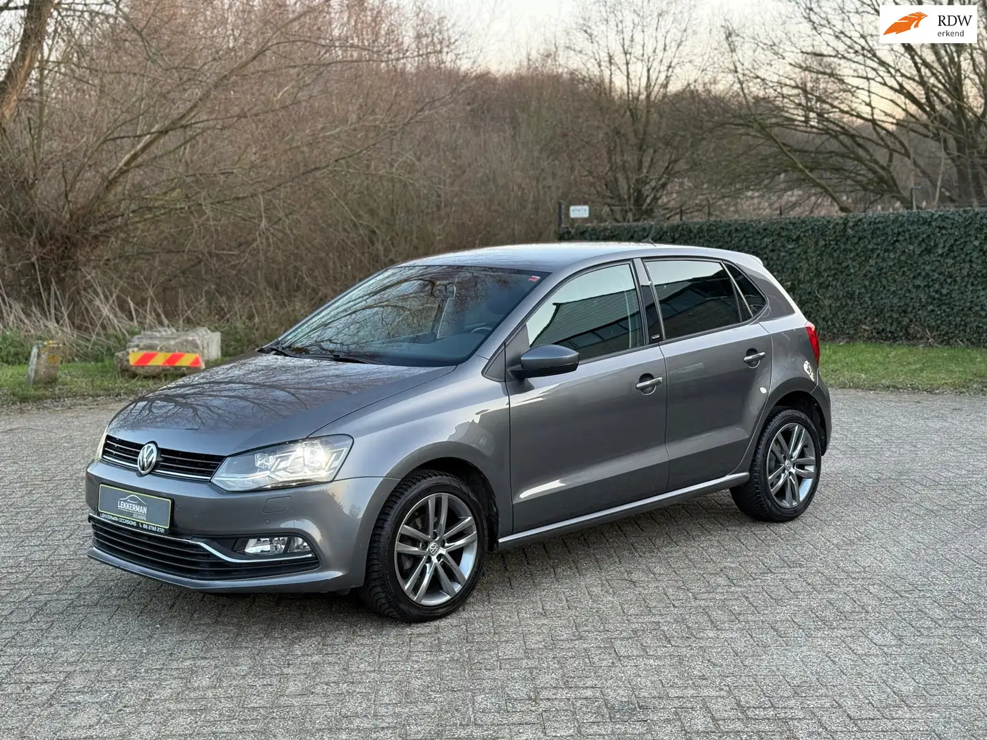 Volkswagen Polo 1.2 TSI Highline PDC I LED I CRUISE I BLUETOOTH I Gris - 1