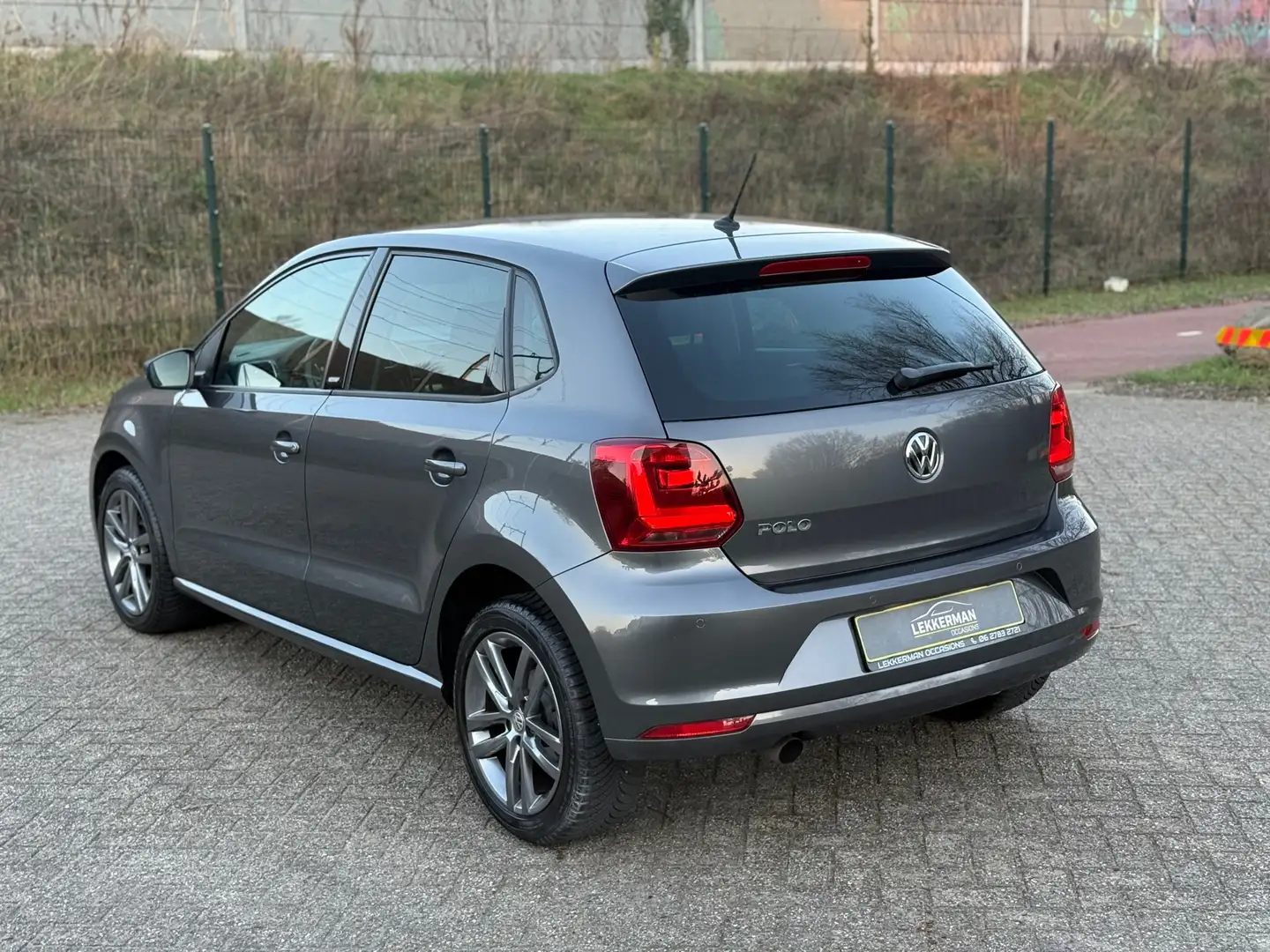 Volkswagen Polo 1.2 TSI Highline PDC I LED I CRUISE I BLUETOOTH I Gris - 2