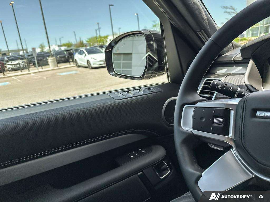 2026 Land Rover Discovery P300 Dynamic SE thumb 17