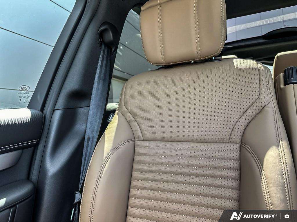 2026 Land Rover Discovery P300 Dynamic SE thumb 20