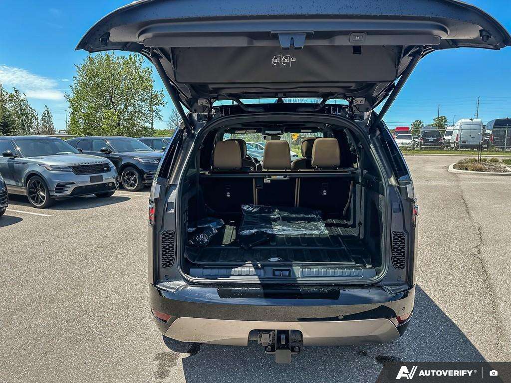 2026 Land Rover Discovery P300 Dynamic SE thumb 12
