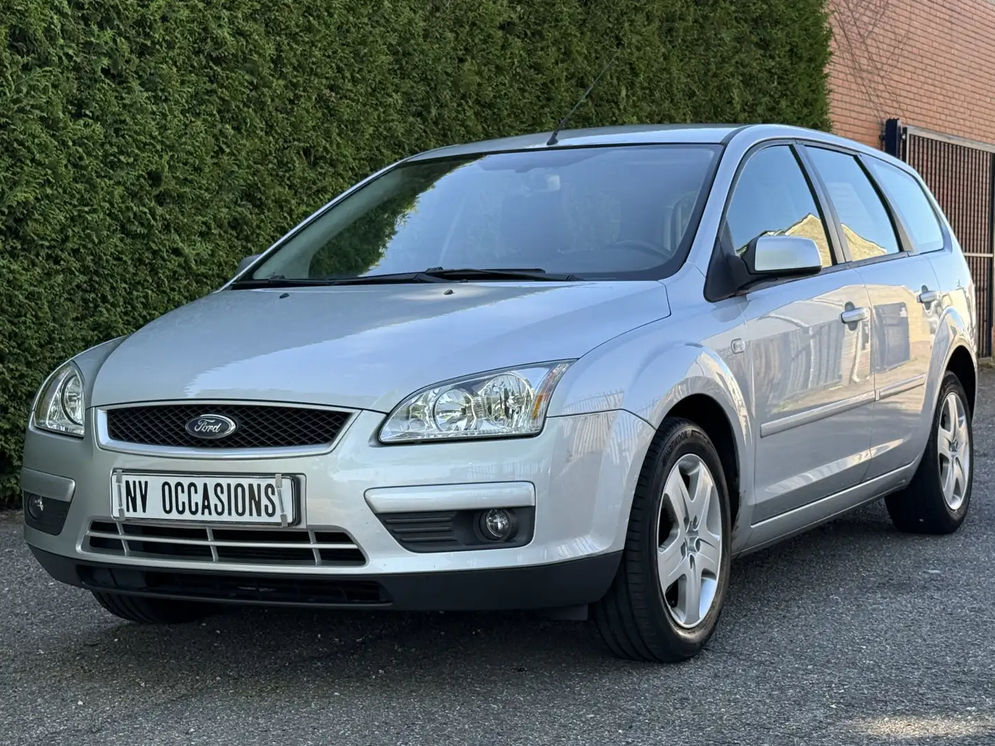 Ford Focus Wagon 1.6-16V Ambiente NIEUWE KOPPELING/AIRCO//VOO Grau - 2