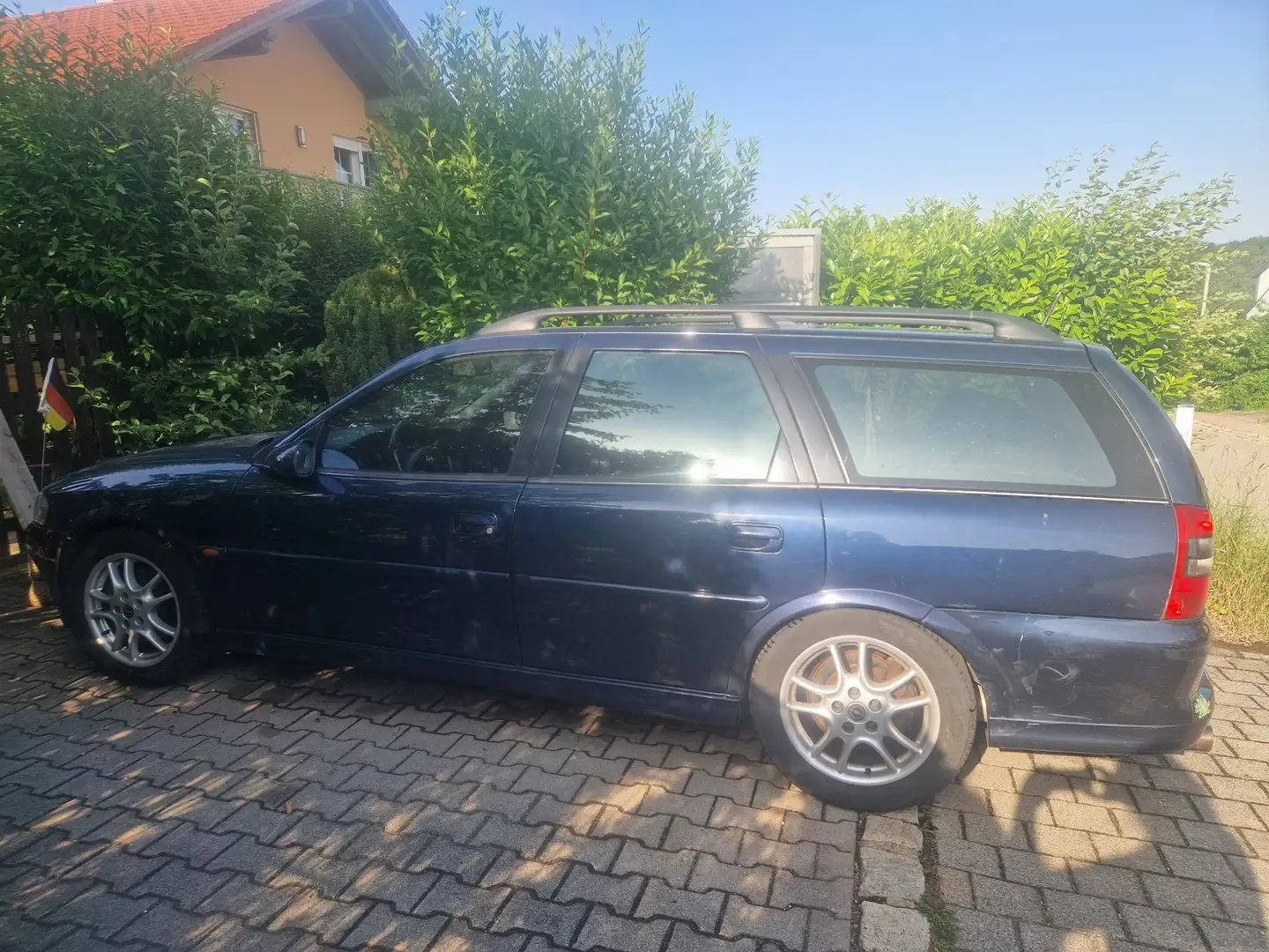 Opel Vectra 2.0 Caravan Sport, TÜV NEU - 1