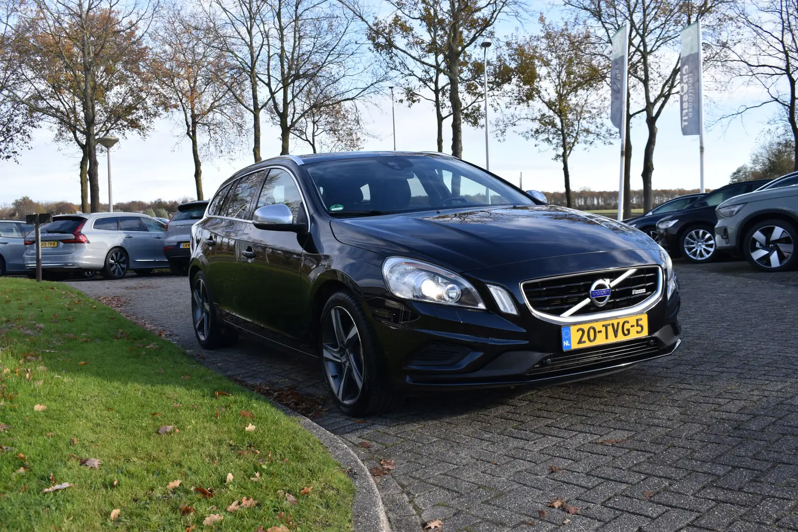 Volvo V60 T6 AWD 305PK Automaat R-Design | 6 Cilinder | Trek Negro - 2