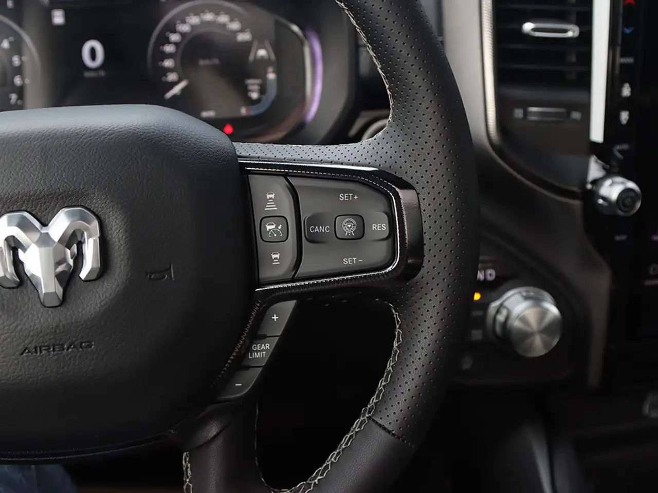 RAM 1500 снимка RAM 1500