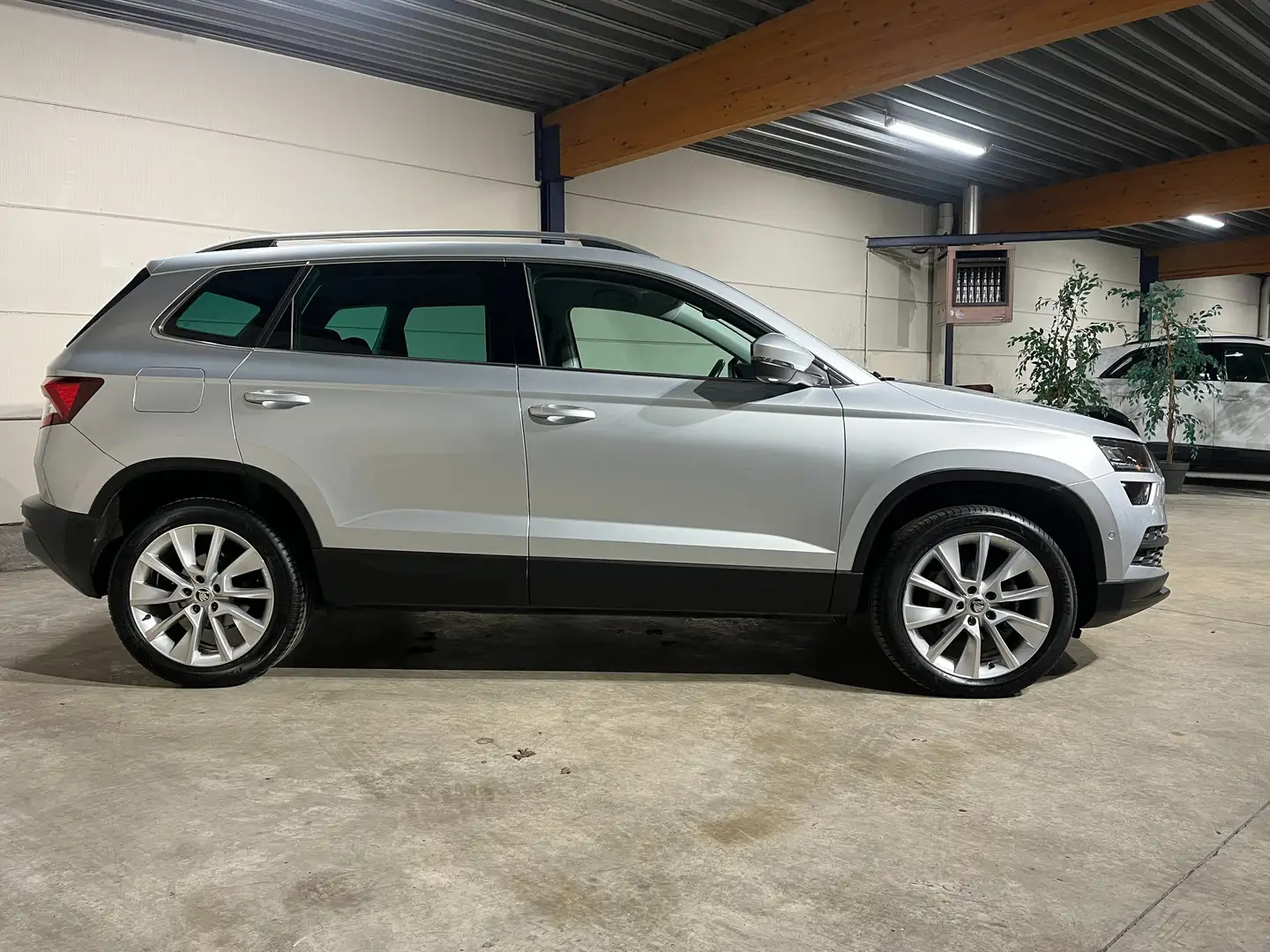 Skoda Karoq 1.5 TSI ACT Tour de France DSG (EU6AP) Ezüst - 2