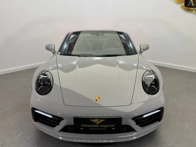 Porsche 911 view 5
