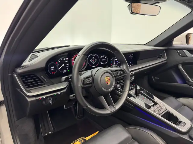 Porsche 911 view 13