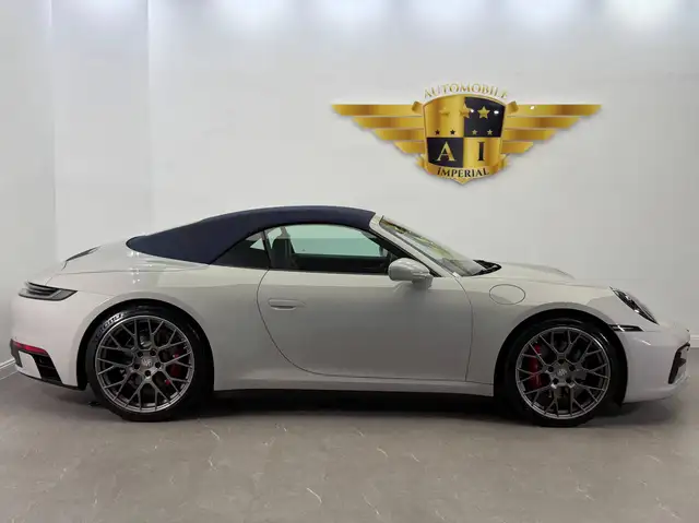 Porsche 911 view 8
