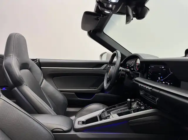 Porsche 911 view 19
