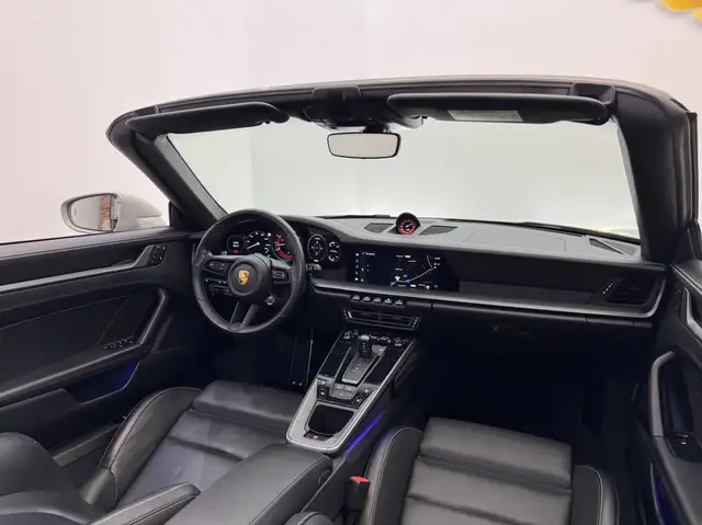 Porsche 911 view 9