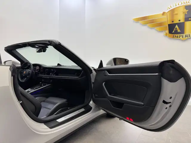 Porsche 911 view 15