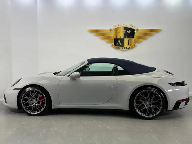 Porsche 911 view 7