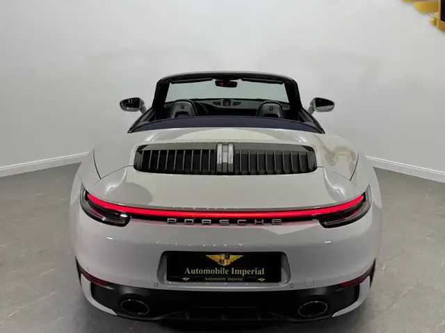 Porsche 911 view 6