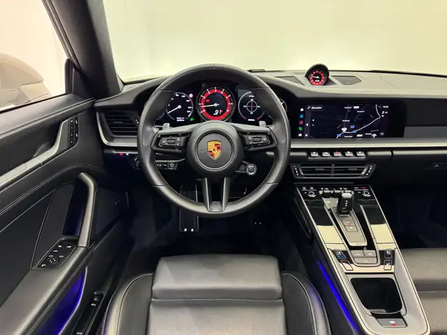 Porsche 911 view 10