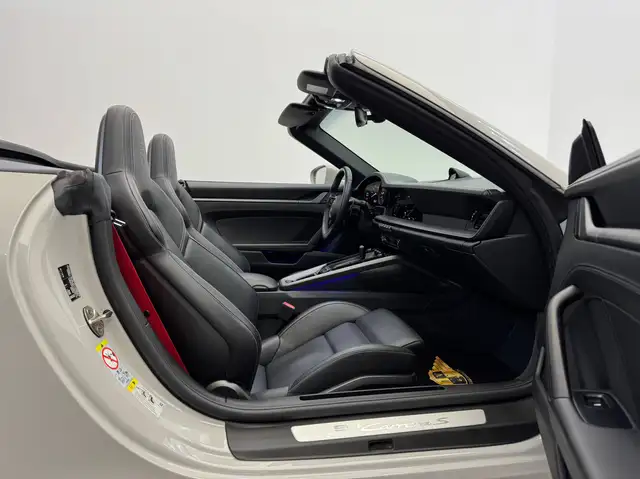 Porsche 911 view 16