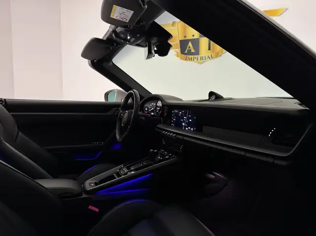 Porsche 911 view 21