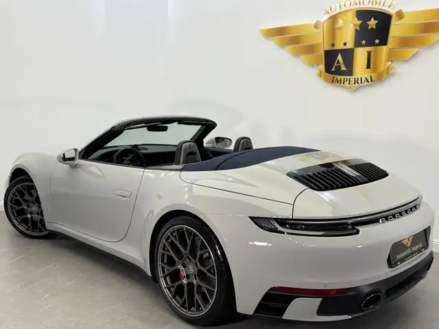 Porsche 911 view 3