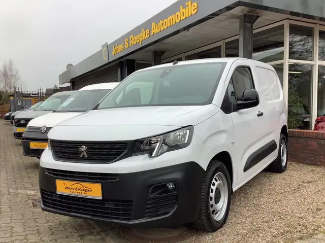 Peugeot Partner 1,5 BLUE HDI / AHK / ALLWETTERREIFEN
