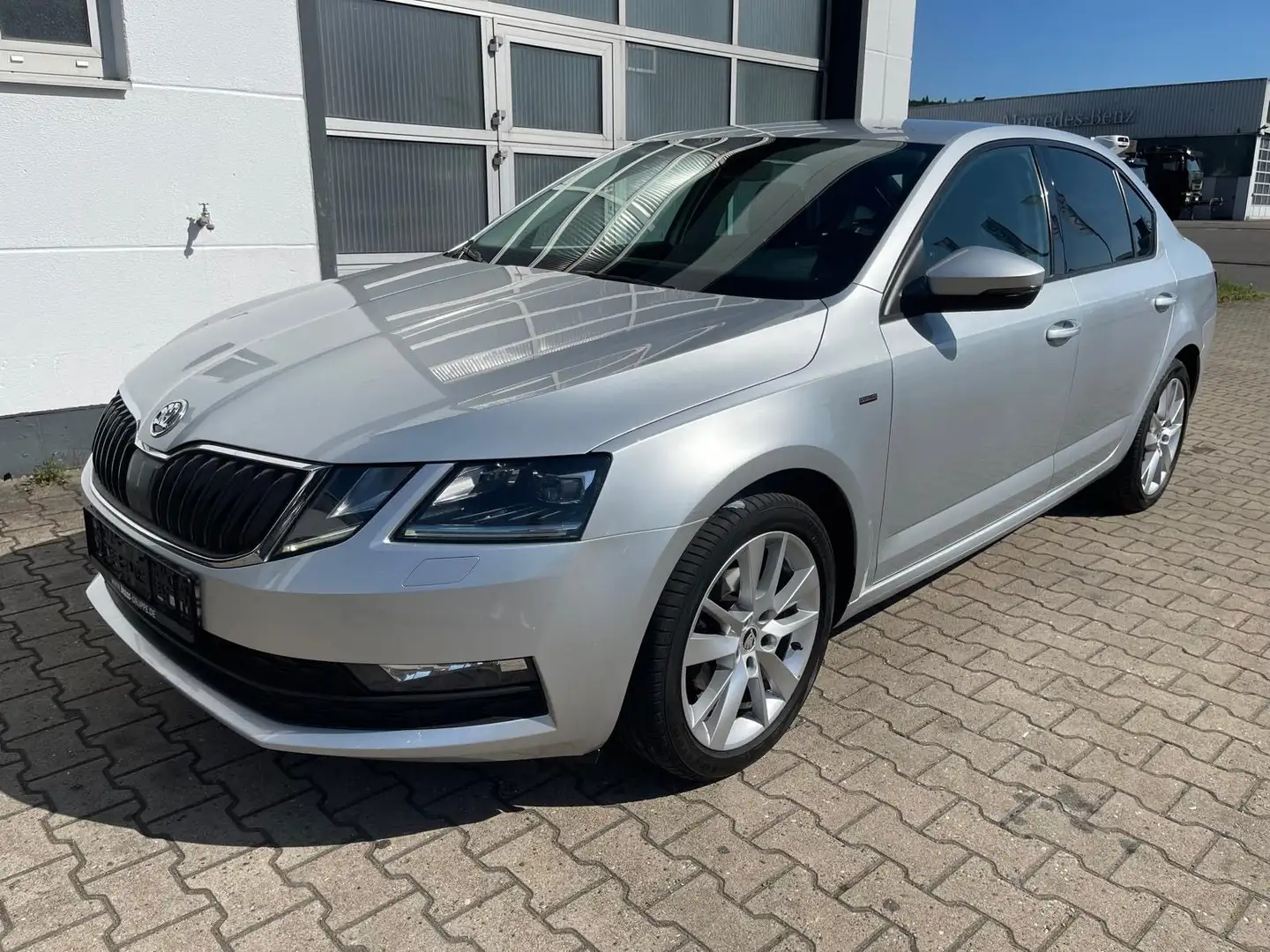 Skoda Octavia Limo 1,6 TDI Clever DSG/1.Hand/MwSt/LED/ Zilver - 1