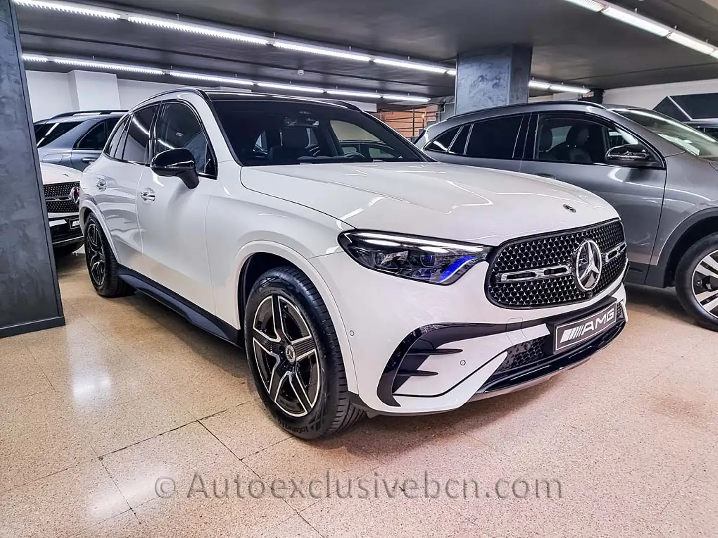 Mercedes-Benz GLC 300 300e 4Matic 9G-Tronic Weiß - 2