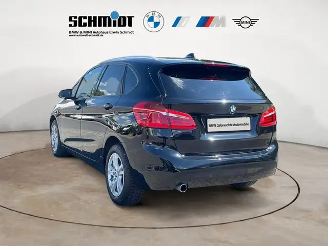 BMW 2 Series view 4
