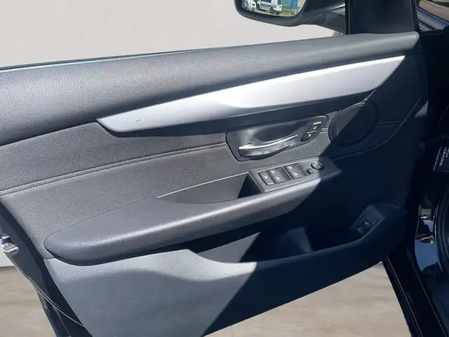 BMW 2 Series view 9
