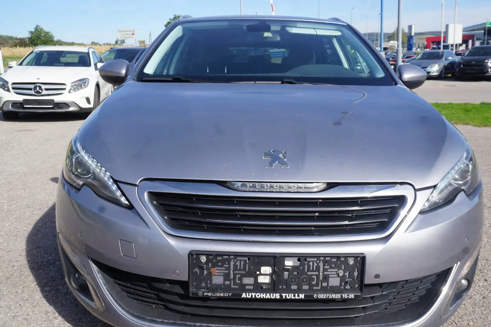 Peugeot 308 SW 1.6 BlueHDi Allure Grau - 1