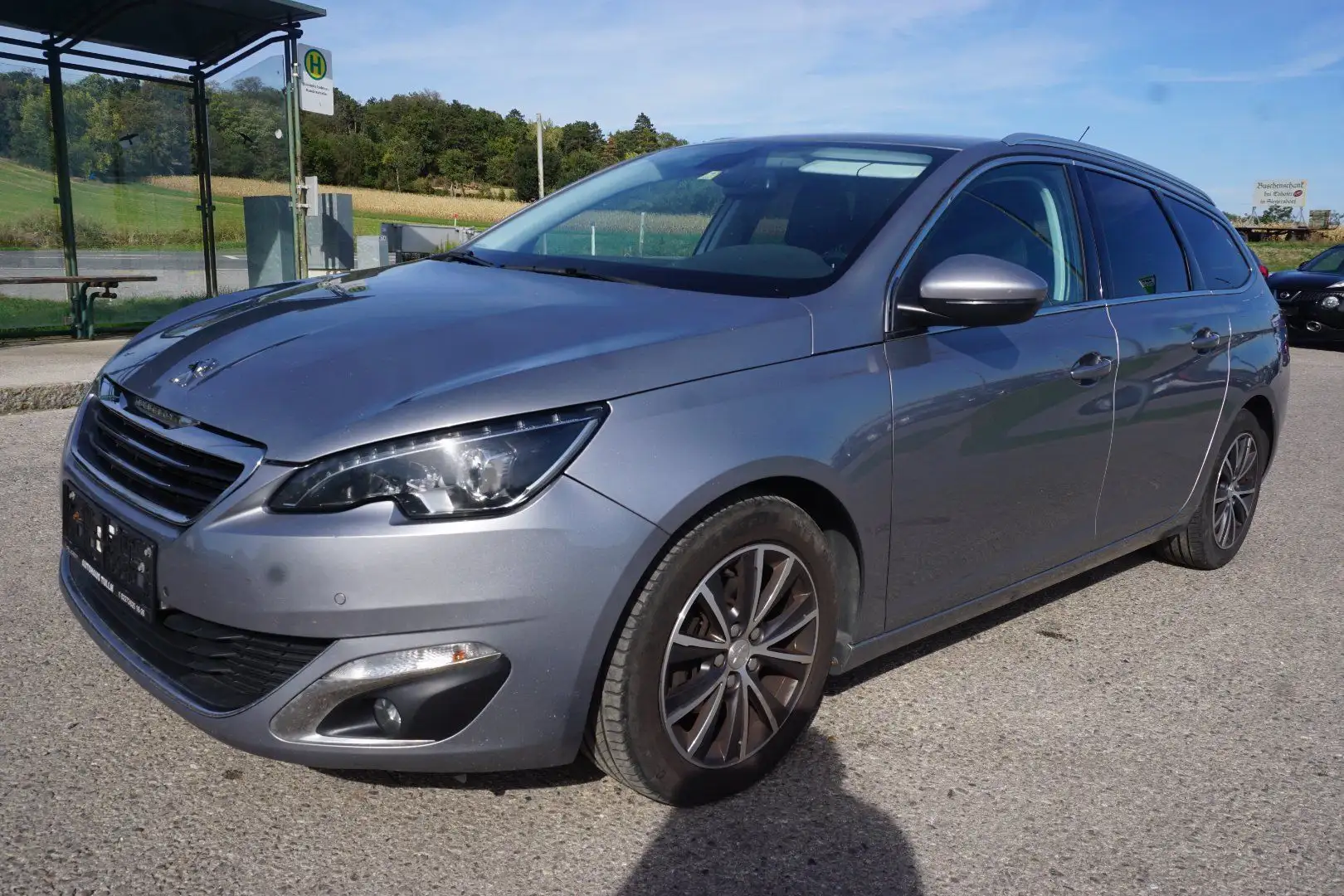 Peugeot 308 SW 1.6 BlueHDi Allure Grau - 2