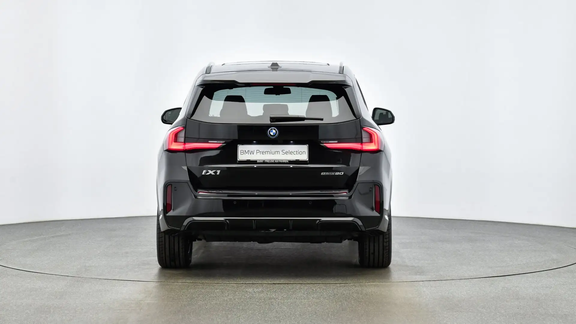 BMW iX1 eDrive20 Schwarz - 2