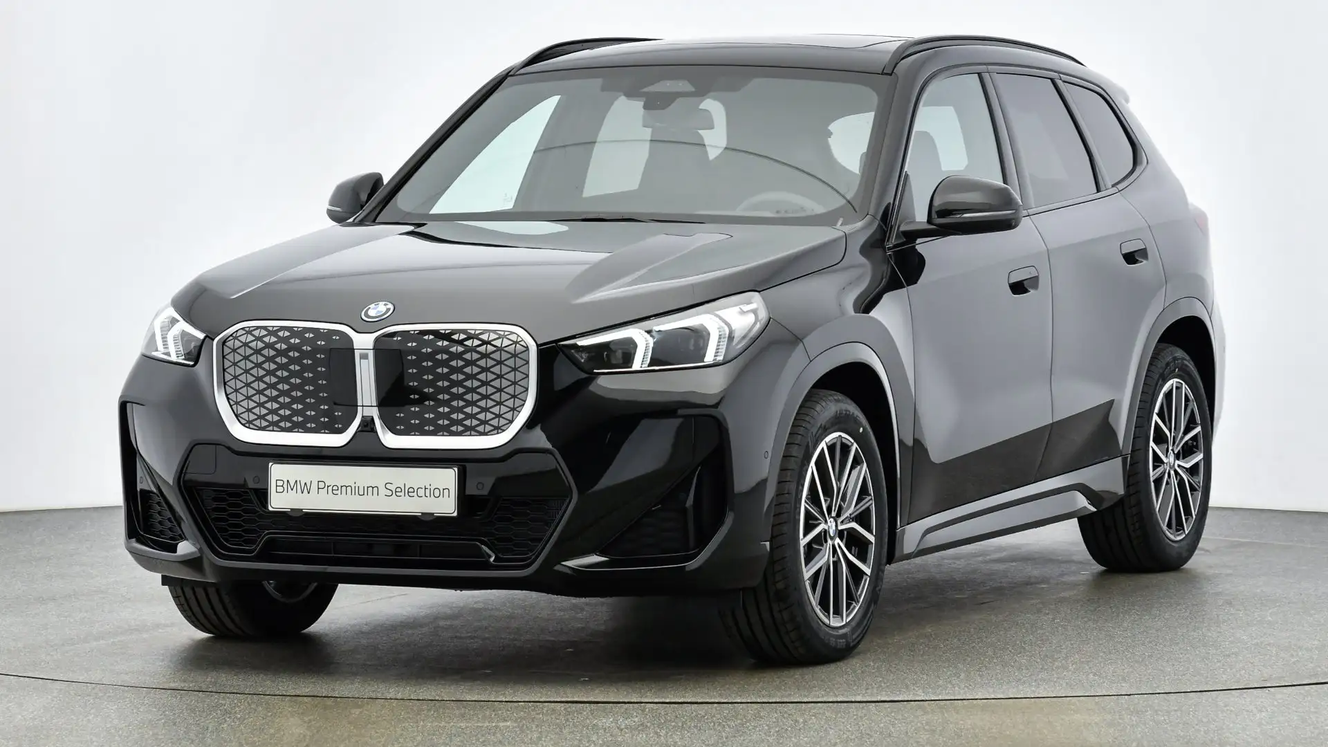 BMW iX1 eDrive20 Schwarz - 1