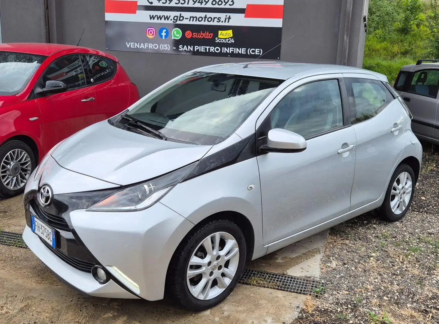 Toyota Aygo 1.0 VVT-i 69 CV 5 porte x-wave Grigio - 1