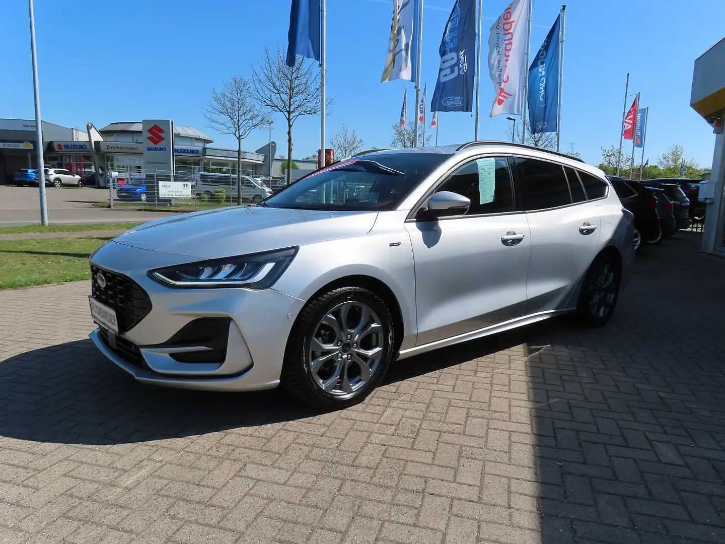 Ford Focus ST-LINE X m. NAVI+LED+HuD+ACC+SHZ+TWA+AHK Silber - 2
